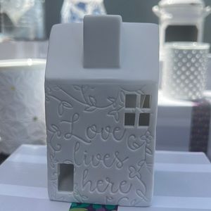 Love Lives Here Mini Warmer